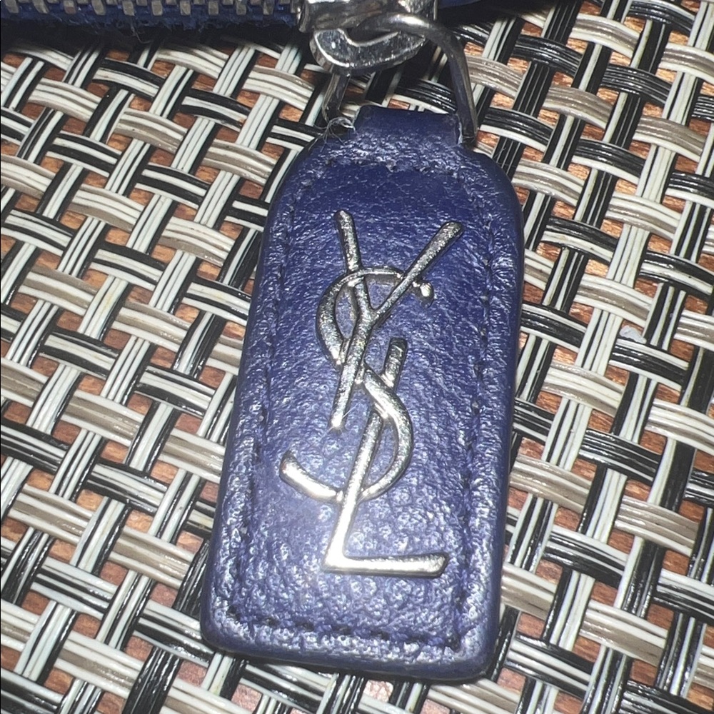 YSL Rive Gauche Compact Wallet
2019  Item#: SNT447032 - Picture 12 of 12